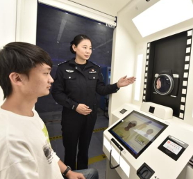 全國首臺 | 公安綜合服務(wù)自助機(jī)上線 身份證、交管、出入境業(yè)務(wù)一機(jī)通辦