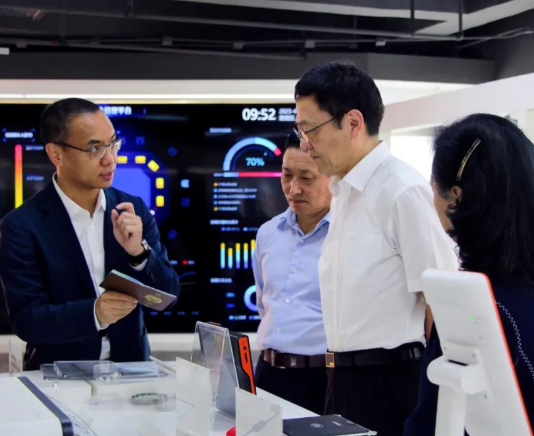 深圳市工商聯(lián)領(lǐng)導(dǎo)調(diào)研考察雄帝科技