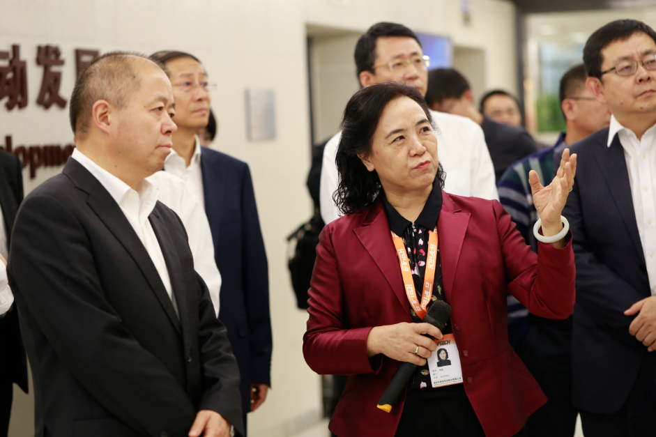 工信部副部長(zhǎng)王江平一行蒞臨雄帝調(diào)研指導(dǎo)工作